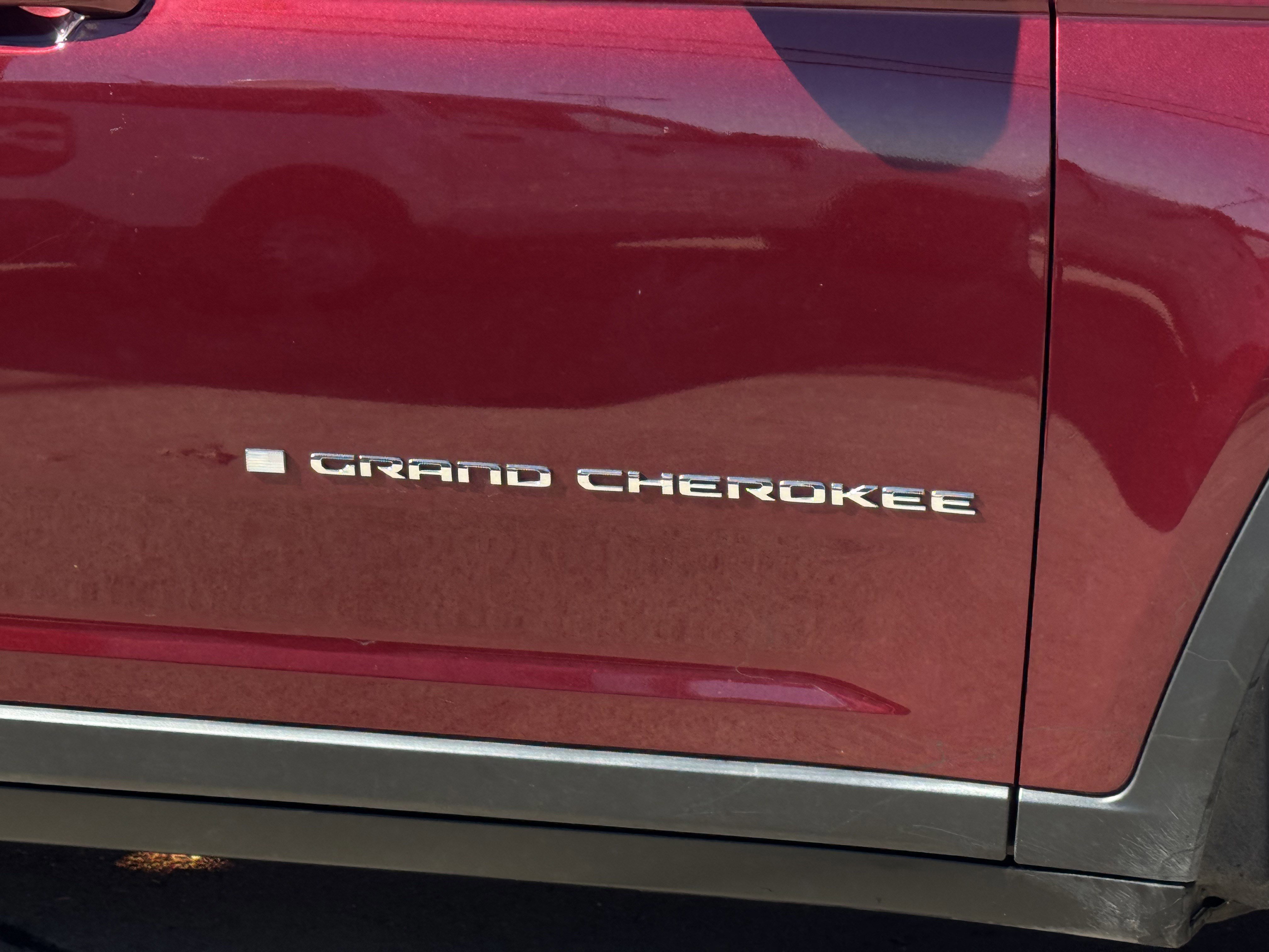 Used 2022 Jeep Grand Cherokee Limited image 9