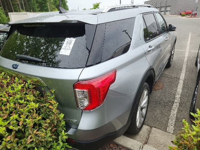 Certified 2022 Ford Explorer Platinum w/ Equipment Group 601A AWD/4WD image 3
