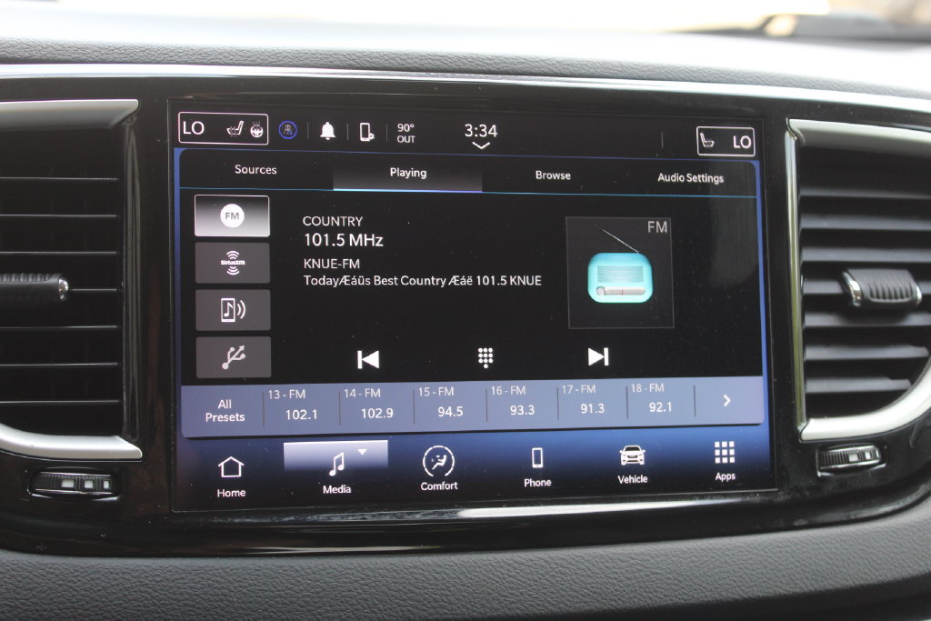 Used 2024 Chrysler Pacifica Touring-L FWD image 17