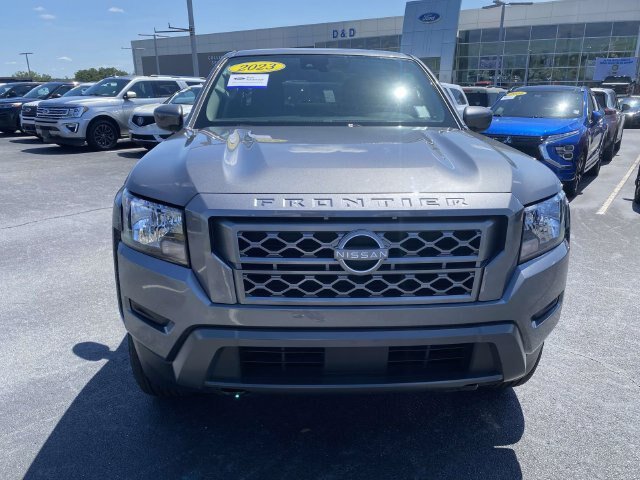Used 2023 Nissan Frontier SV w/ Tow Package AWD/4WD image 2
