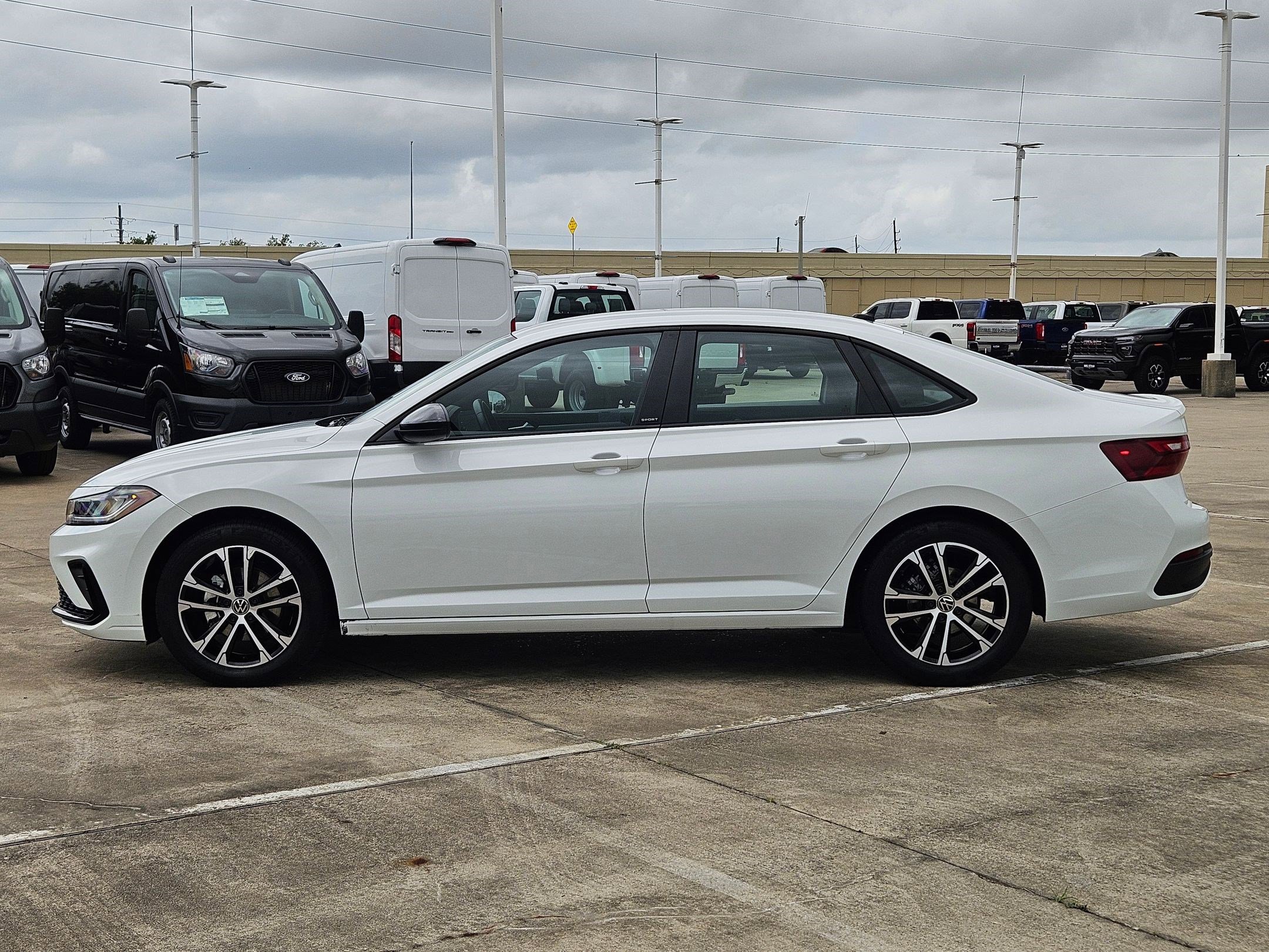 Used 2025 Volkswagen Jetta Sport FWD image 9