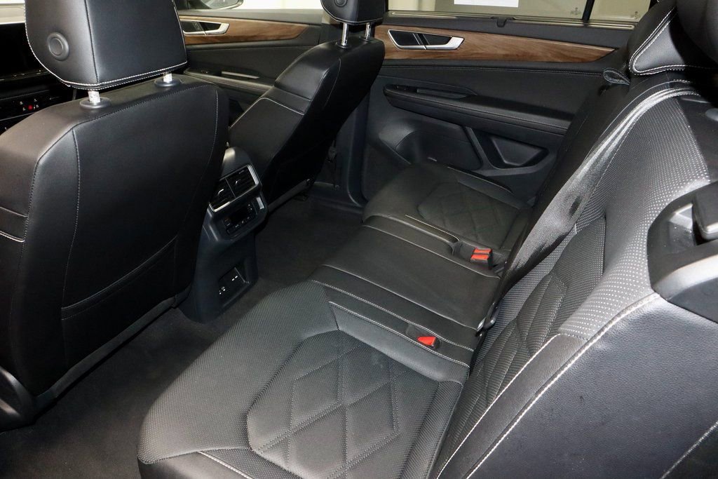 Used 2025 Volkswagen Atlas SE image 22