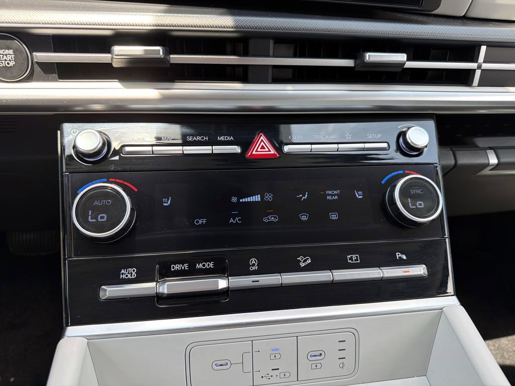 Used 2025 Hyundai Santa Fe SEL FWD image 24