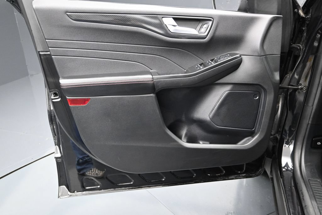 Certified 2025 Ford Escape ST-Line FWD image 13