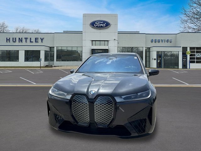 Used 2023 BMW iX xDrive50 w/ Sport Package AWD/4WD image 2