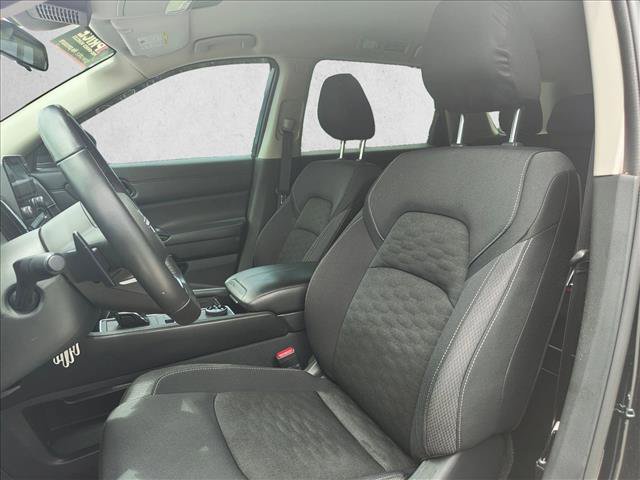 Used 2024 Nissan Pathfinder SV w/ Black Appearance Package AWD/4WD image 12