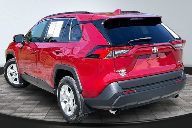 Used 2020 Toyota RAV4 XLE w/ Convenience Package FWD image 2