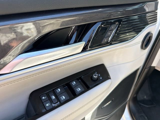 Used 2024 Jeep Wagoneer L 4WD w/ Premium Group I image 25