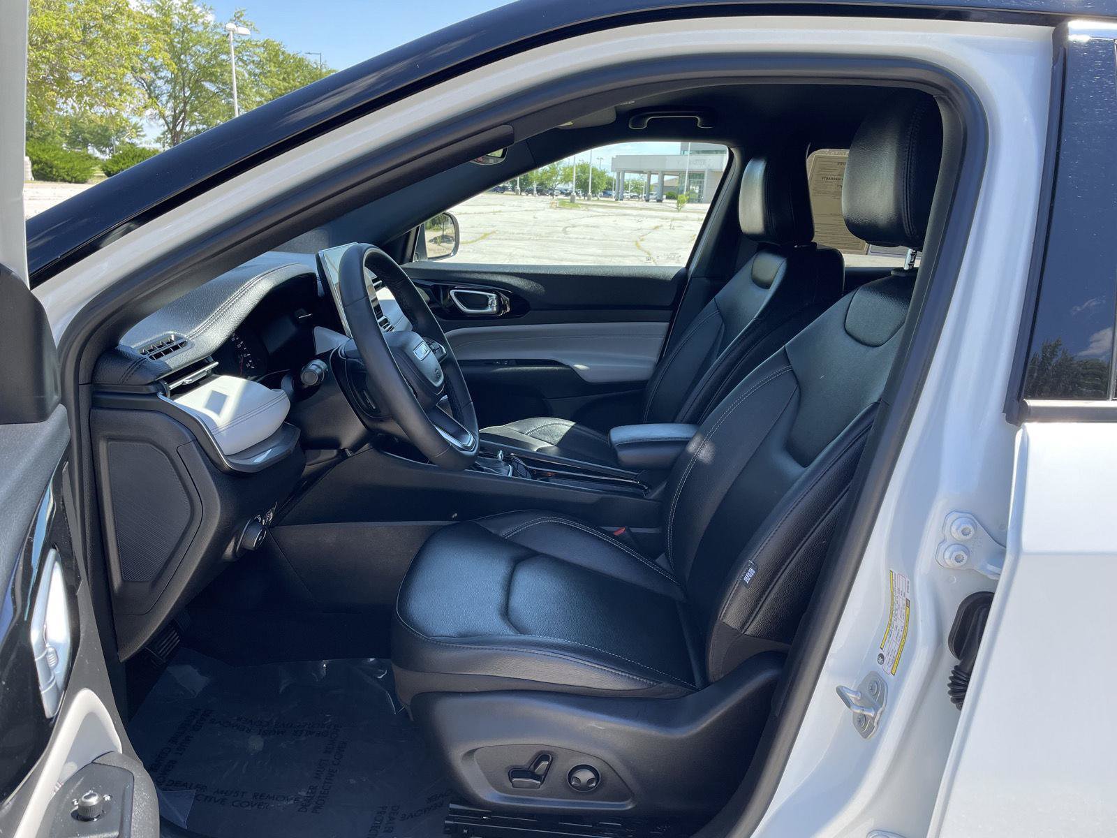 Used 2025 Jeep Compass Limited AWD/4WD image 17