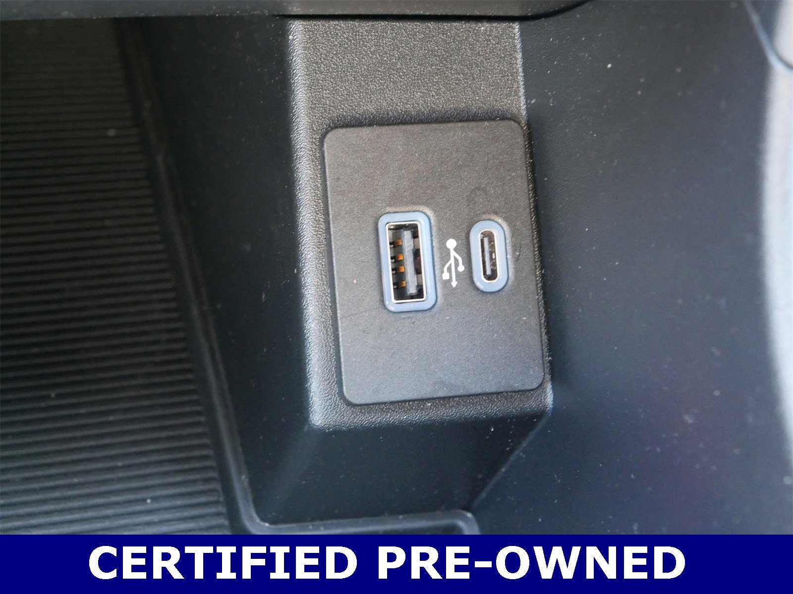 Certified 2022 Ford Edge ST image 26