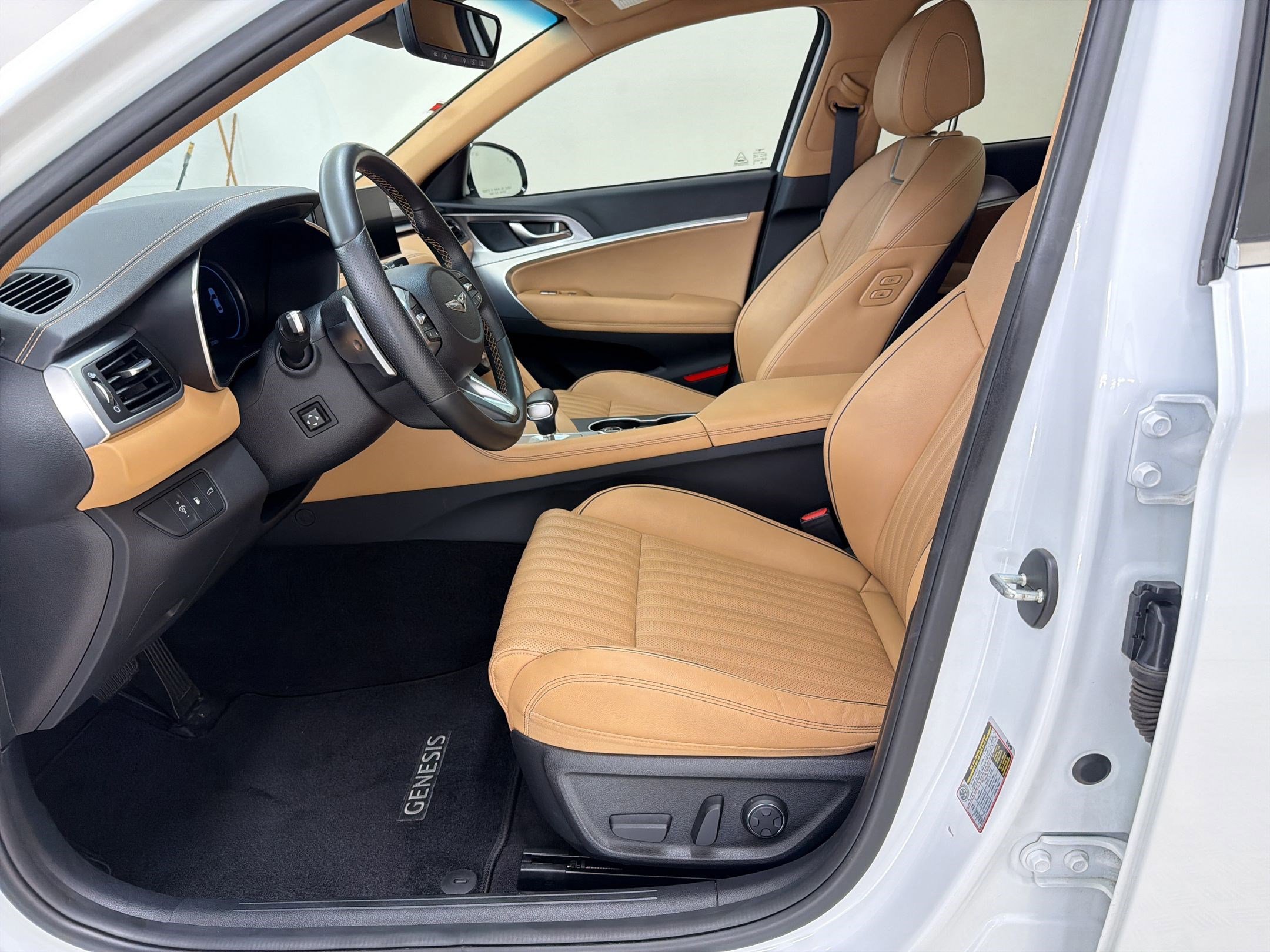 Used 2022 Genesis G70 3.3T image 10