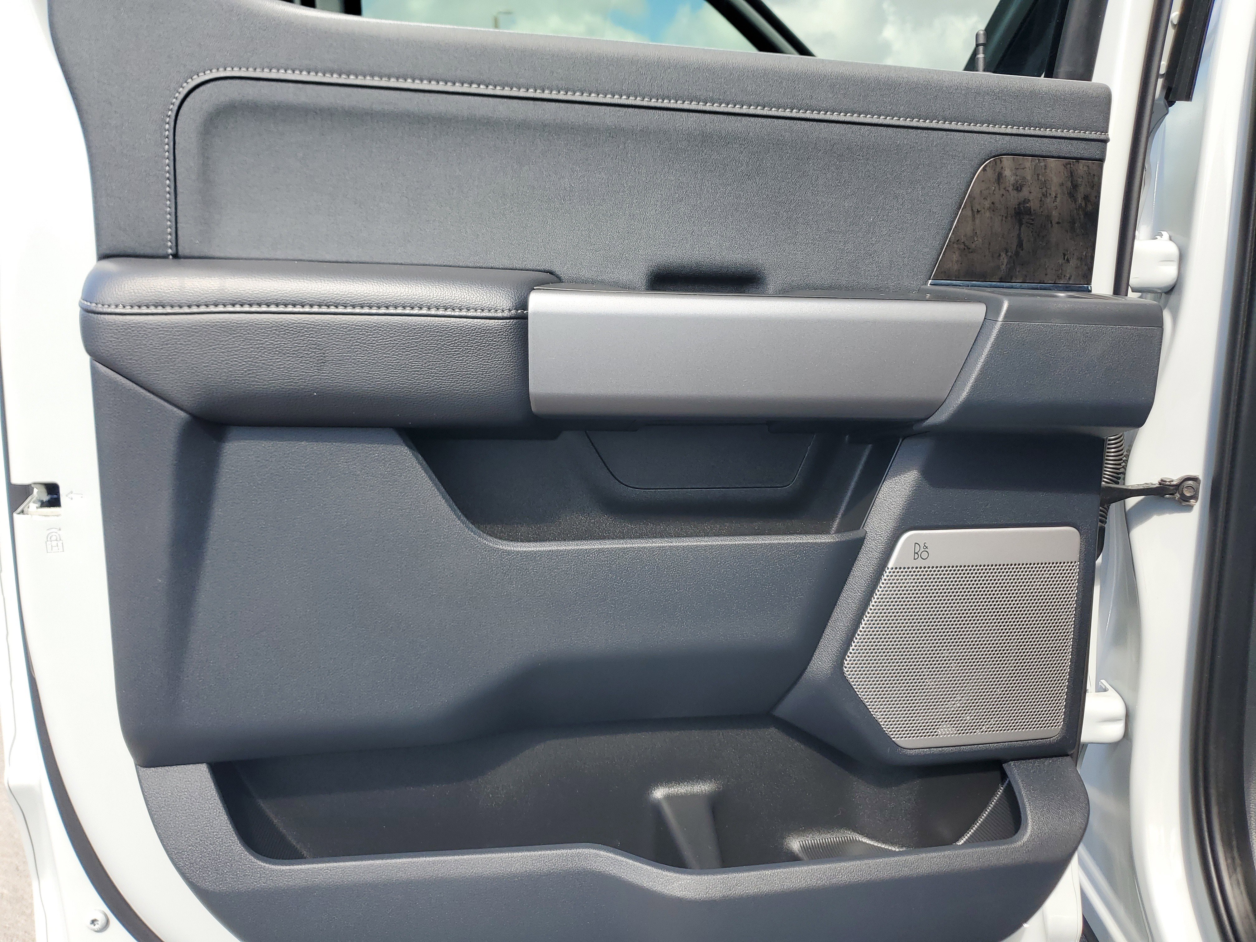 Certified 2025 Ford F250 Lariat w/ Lariat Ultimate Package image 27