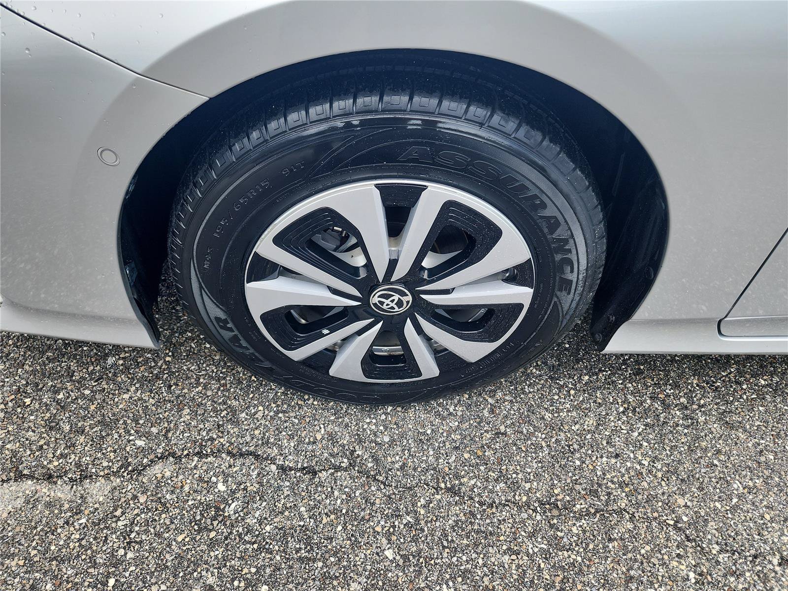 Used 2017 Toyota Prius Prime Advanced FWD image 9