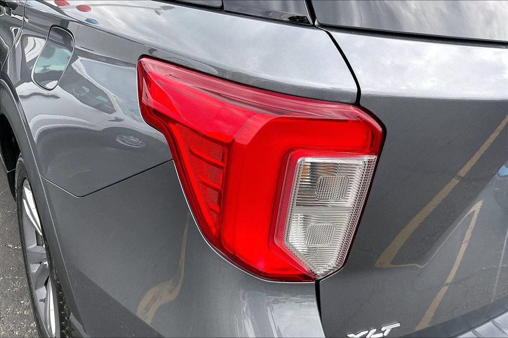 Certified 2022 Ford Explorer XLT w/ Equipment Group 202A AWD/4WD image 30
