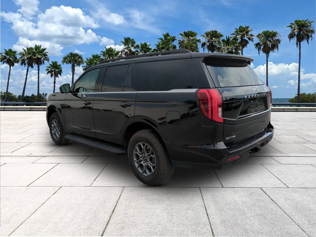 Certified 2025 Ford Expedition Active AWD/4WD image 5