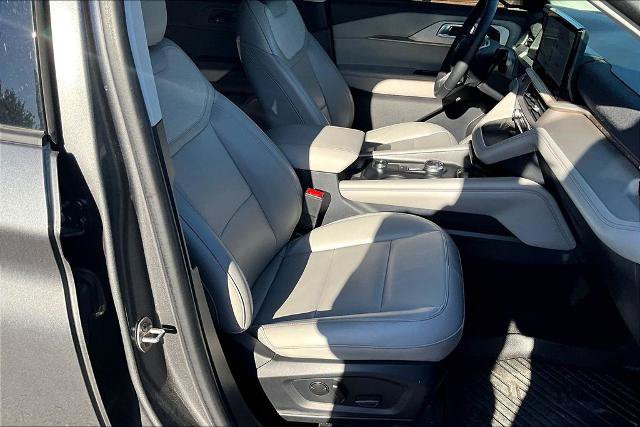 Certified 2025 Ford Explorer Active w/ Active Comfort Package AWD/4WD image 5