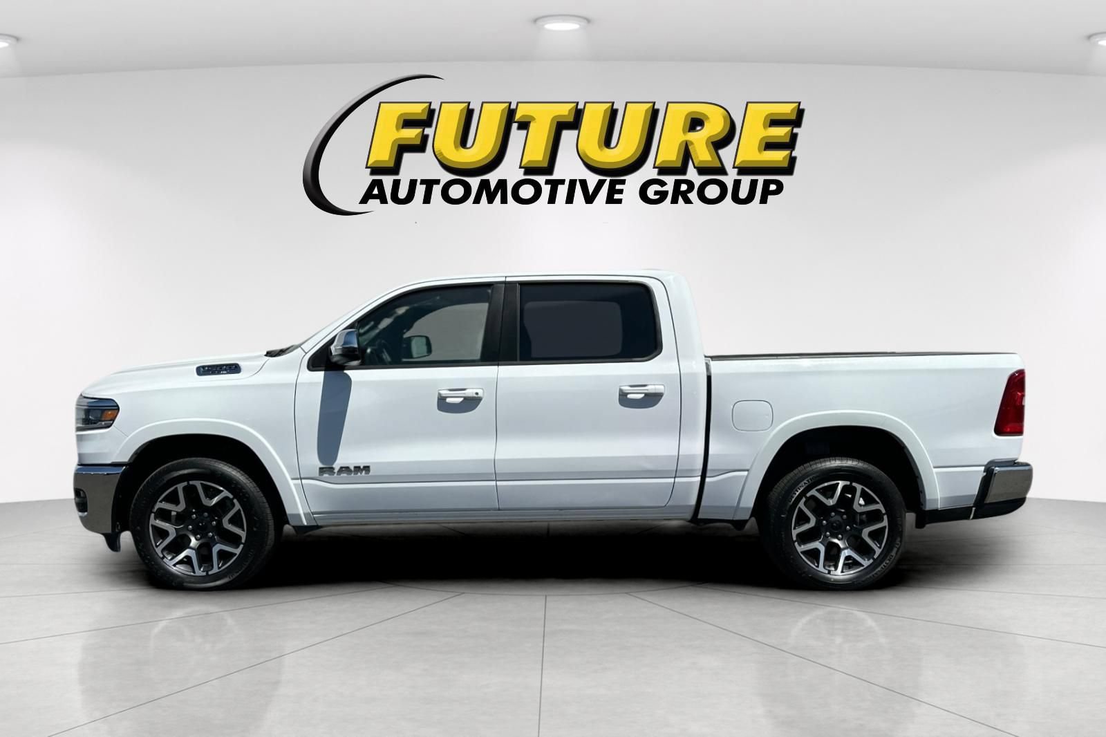 Used 2025 RAM 1500 Laramie AWD/4WD image 6