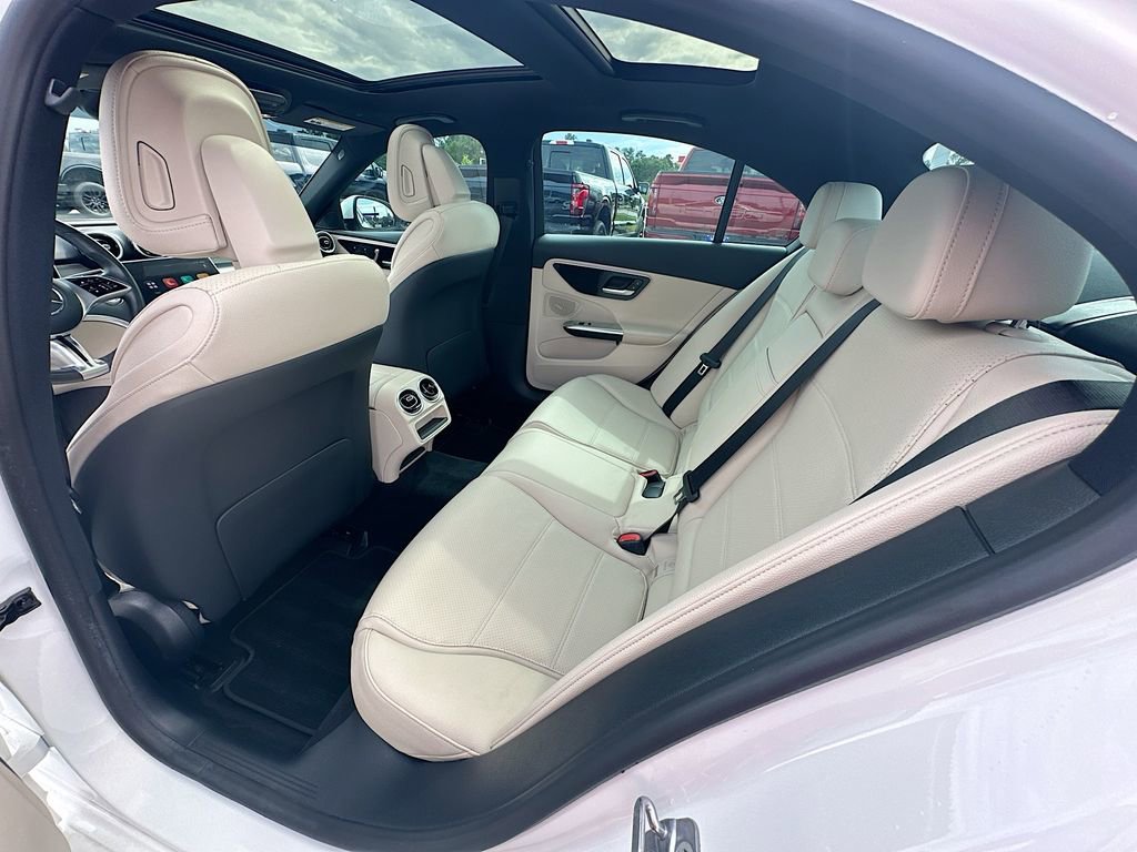 Used 2025 Mercedes-Benz C 300 Sedan image 4