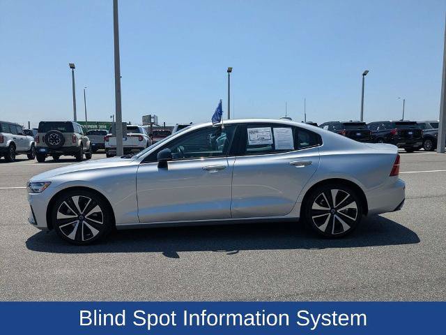 Used 2022 Volvo S60 B5 Momentum w/ Premium Package FWD image 7