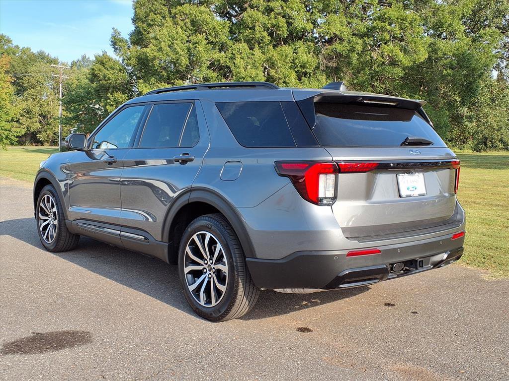Certified 2025 Ford Explorer ST-Line image 16