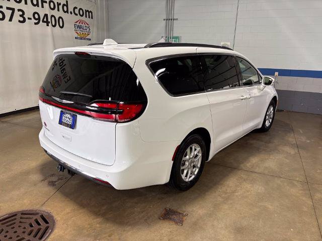 Used 2022 Chrysler Pacifica Touring-L FWD image 6