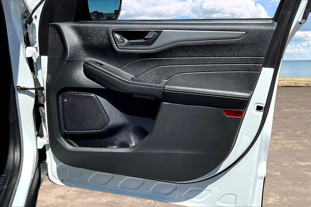 Certified 2023 Ford Escape Active AWD/4WD image 30