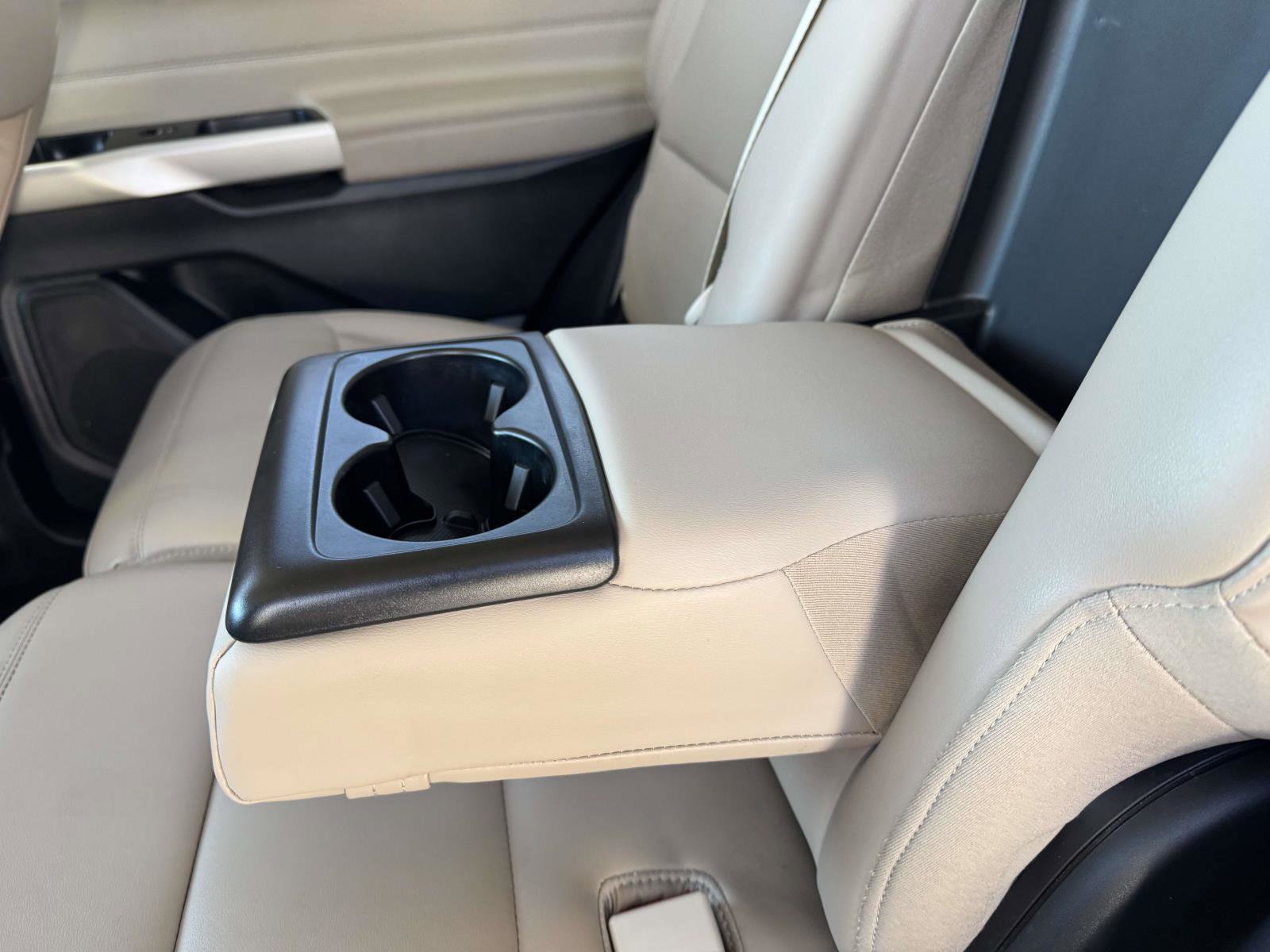 Certified 2022 Ford Explorer XLT w/ Equipment Group 202A image 8