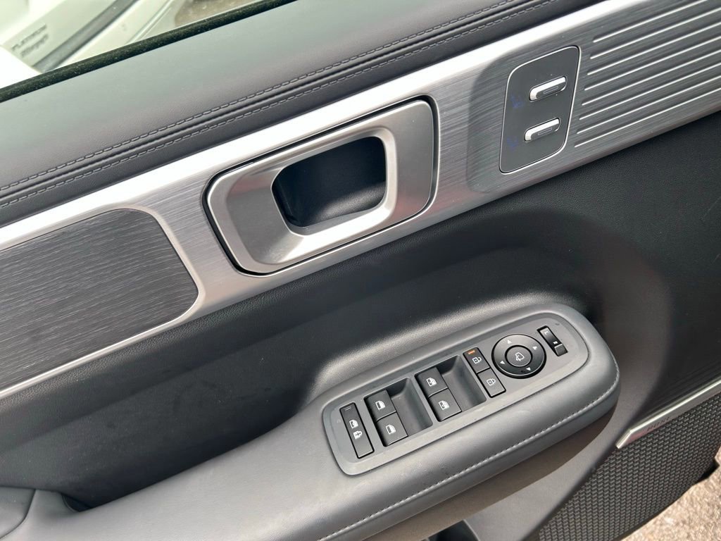 Used 2025 Hyundai Santa Fe Limited image 12