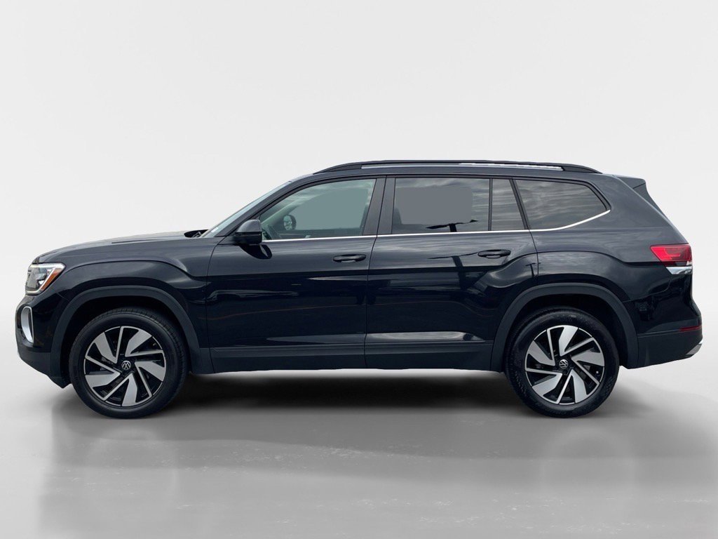 Used 2025 Volkswagen Atlas SE image 3