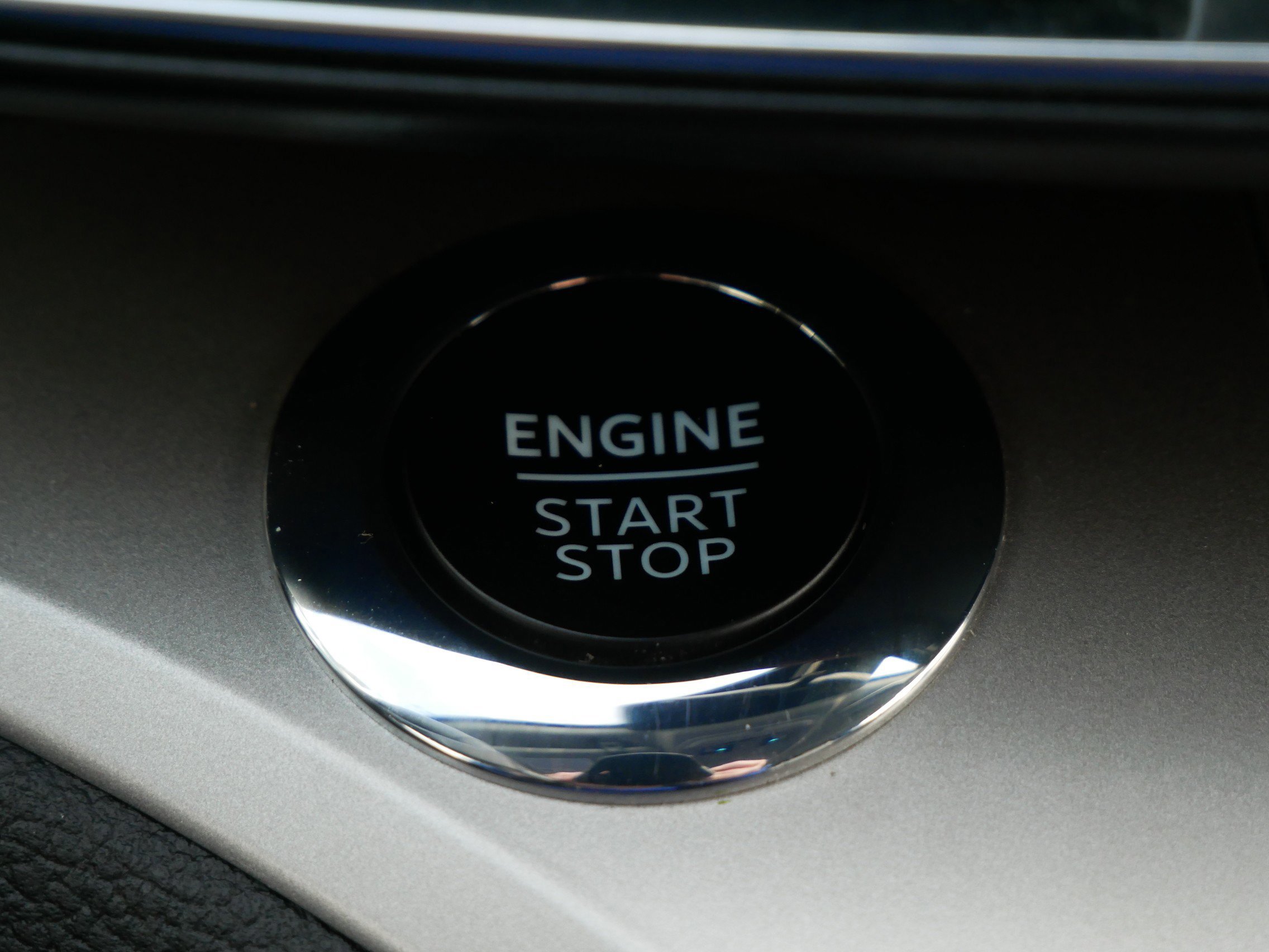 Certified 2022 Ford Explorer XLT w/ Equipment Group 202A image 24