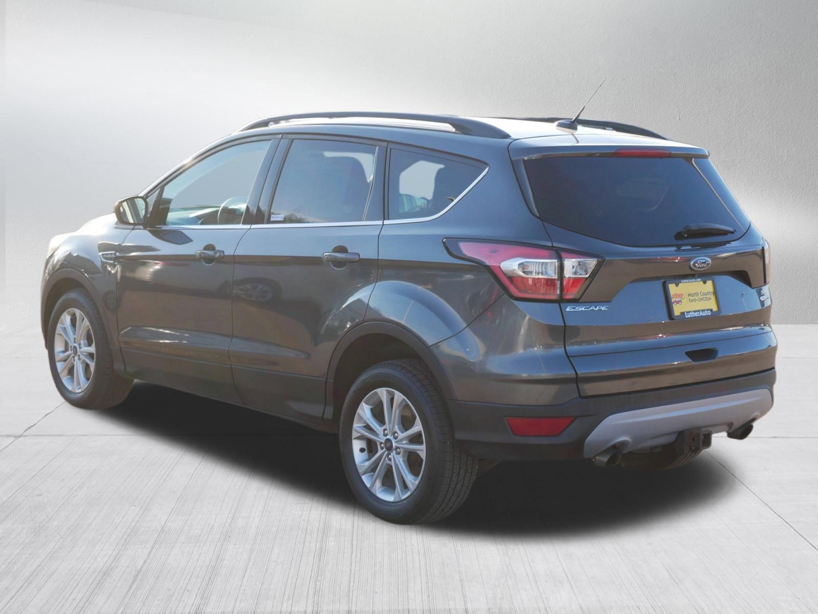 Certified 2017 Ford Escape SE w/ Equipment Group 201A image 3