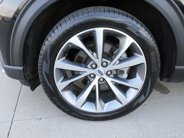 Certified 2025 Ford Explorer Platinum w/ Ultimate Package AWD/4WD image 7