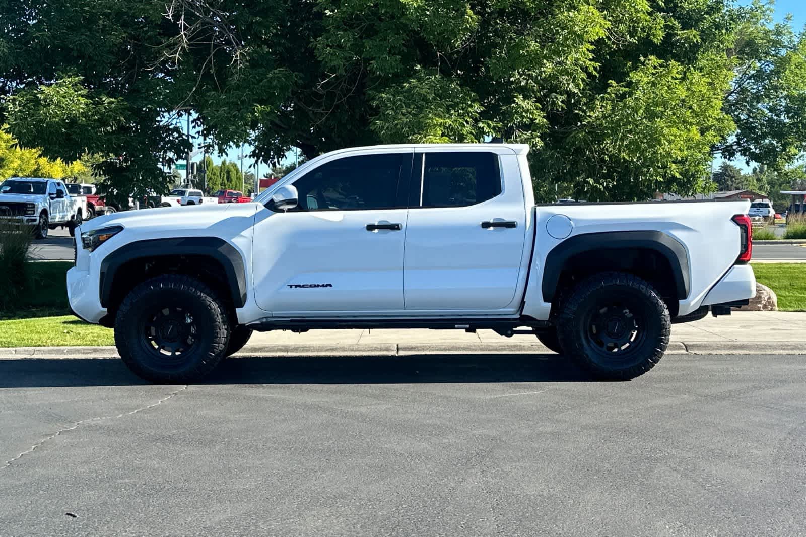 Used 2025 Toyota Tacoma TRD Off-Road AWD/4WD image 5