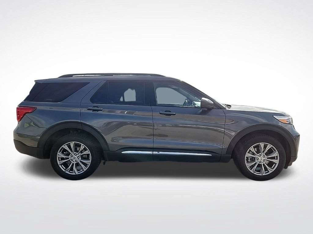 Certified 2023 Ford Explorer XLT w/ Equipment Group 202A AWD/4WD image 9