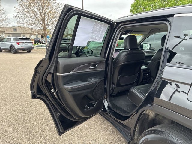Used 2023 Jeep Grand Cherokee Limited AWD/4WD image 34