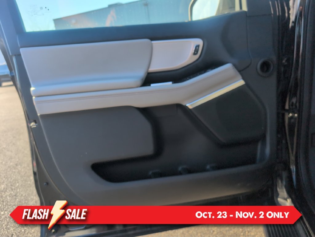 Certified 2025 Ford Expedition Active AWD/4WD image 17