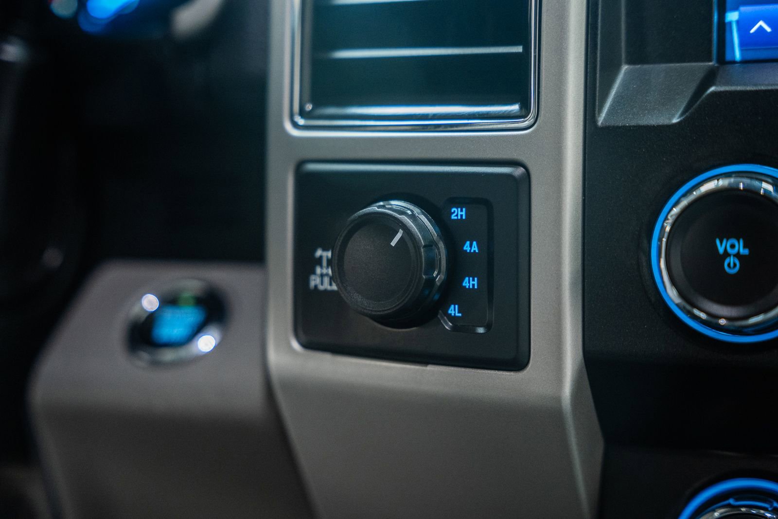 Certified 2020 Ford F150 Lariat image 36