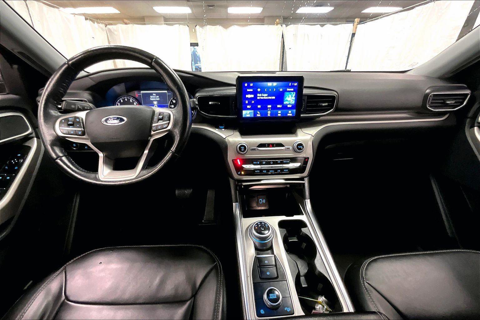 Certified 2022 Ford Explorer XLT w/ Equipment Group 202A image 14