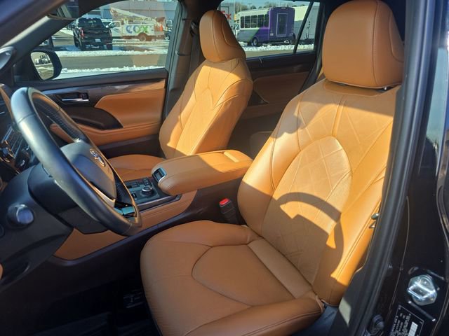 Used 2022 Toyota Highlander Platinum image 12
