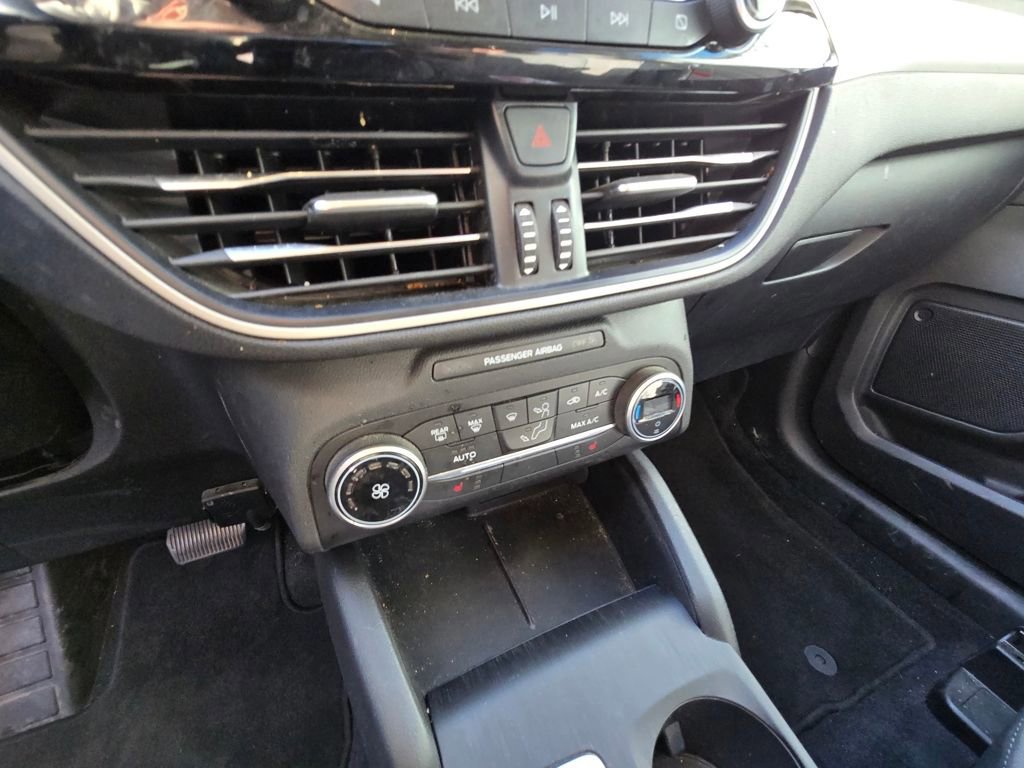 Certified 2020 Ford Escape SE image 13