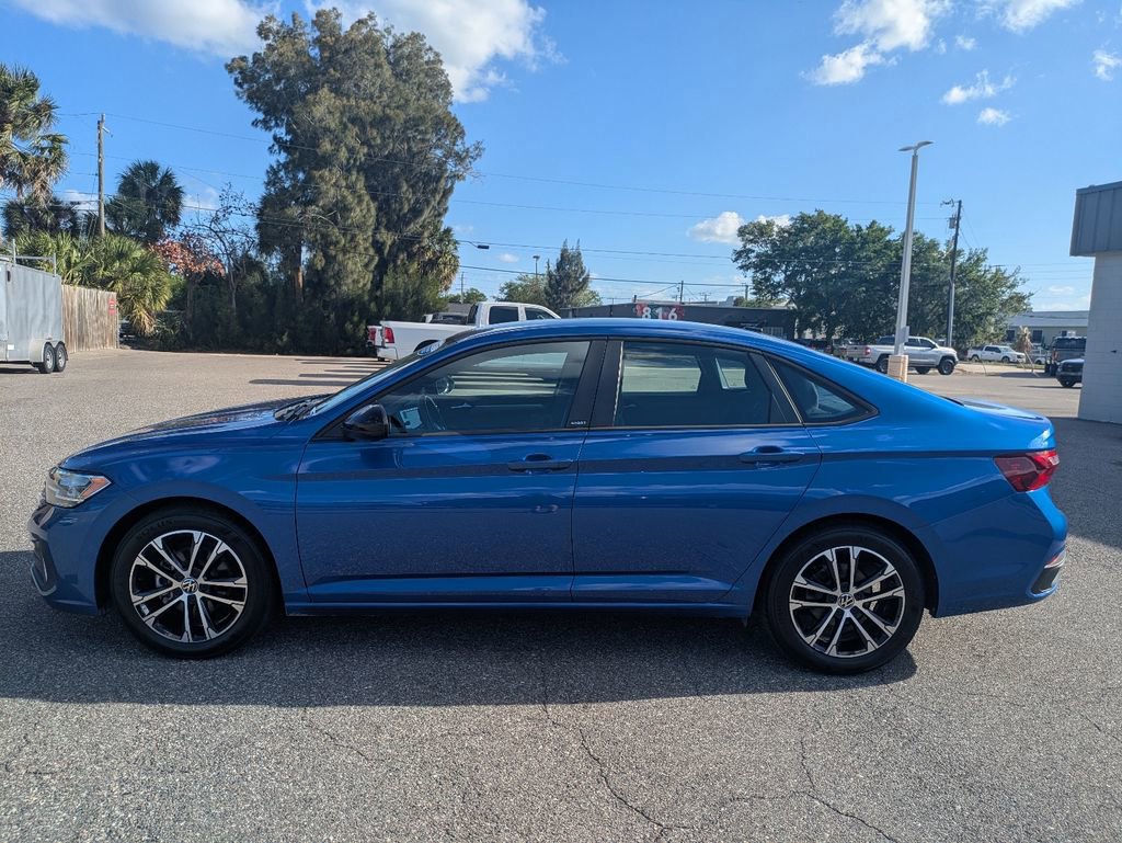 Used 2024 Volkswagen Jetta Sport FWD image 3