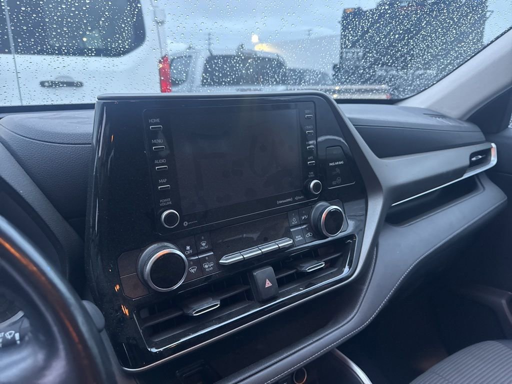 Used 2021 Toyota Highlander LE image 11
