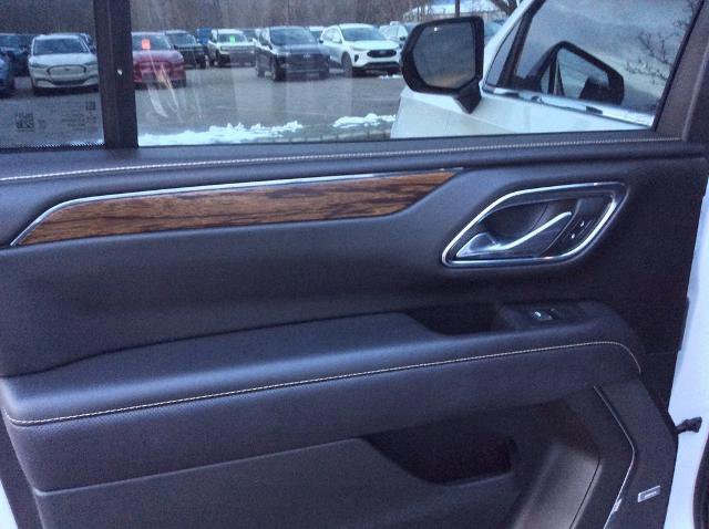 Used 2023 Chevrolet Suburban Premier image 32