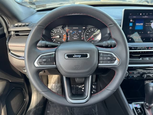 Used 2025 Jeep Compass Trailhawk AWD/4WD image 21