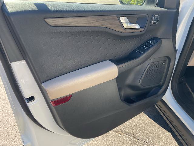 Certified 2020 Ford Escape Titanium AWD/4WD image 16