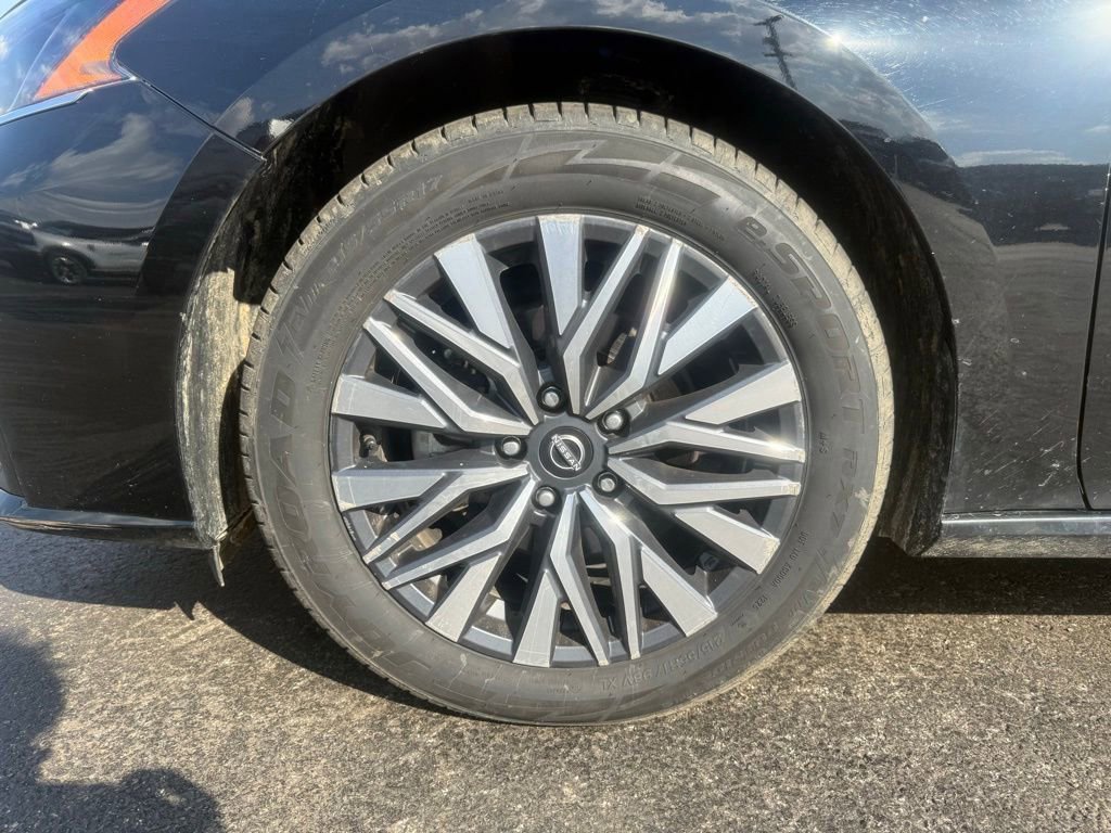 Used 2024 Nissan Altima 2.5 SV FWD image 9