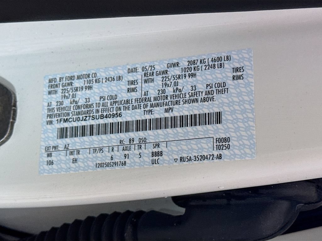 Certified 2025 Ford Escape Platinum FWD image 32