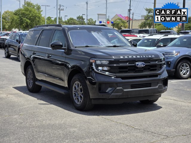 Certified 2025 Ford Expedition Active RWD image 3