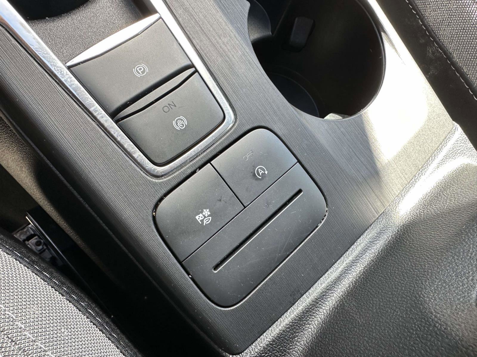 Certified 2022 Ford Escape SE w/ Cold Weather Package image 21