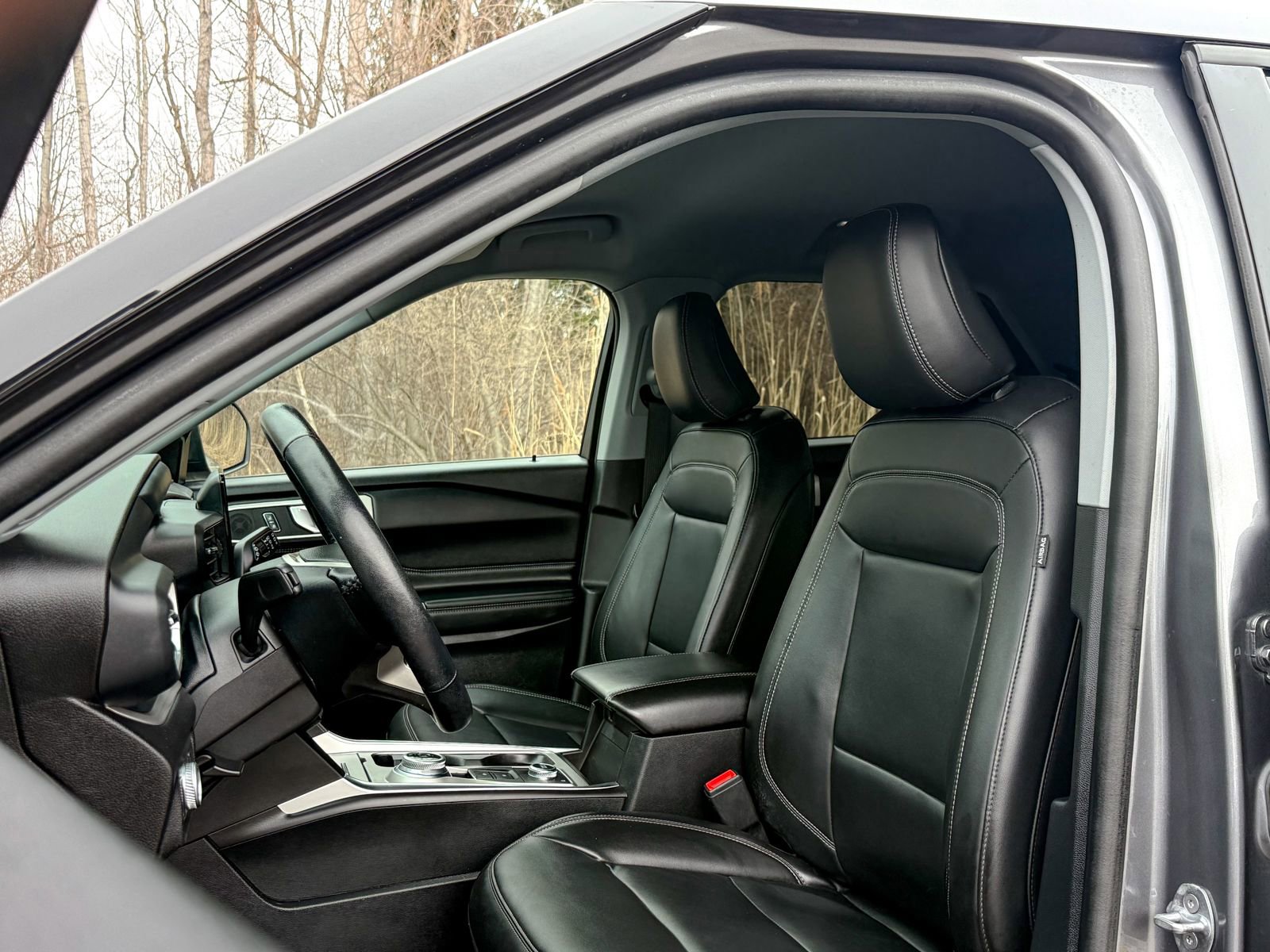 Certified 2022 Ford Explorer XLT w/ Equipment Group 202A image 18